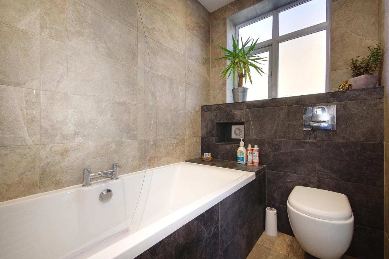 Large En-Suite By The Beach Борнмут Экстерьер фото