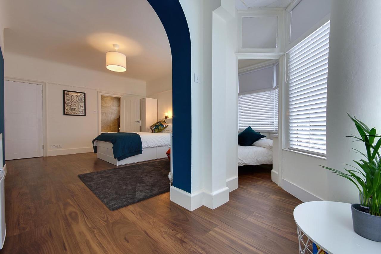 Large En-Suite By The Beach Борнмут Экстерьер фото
