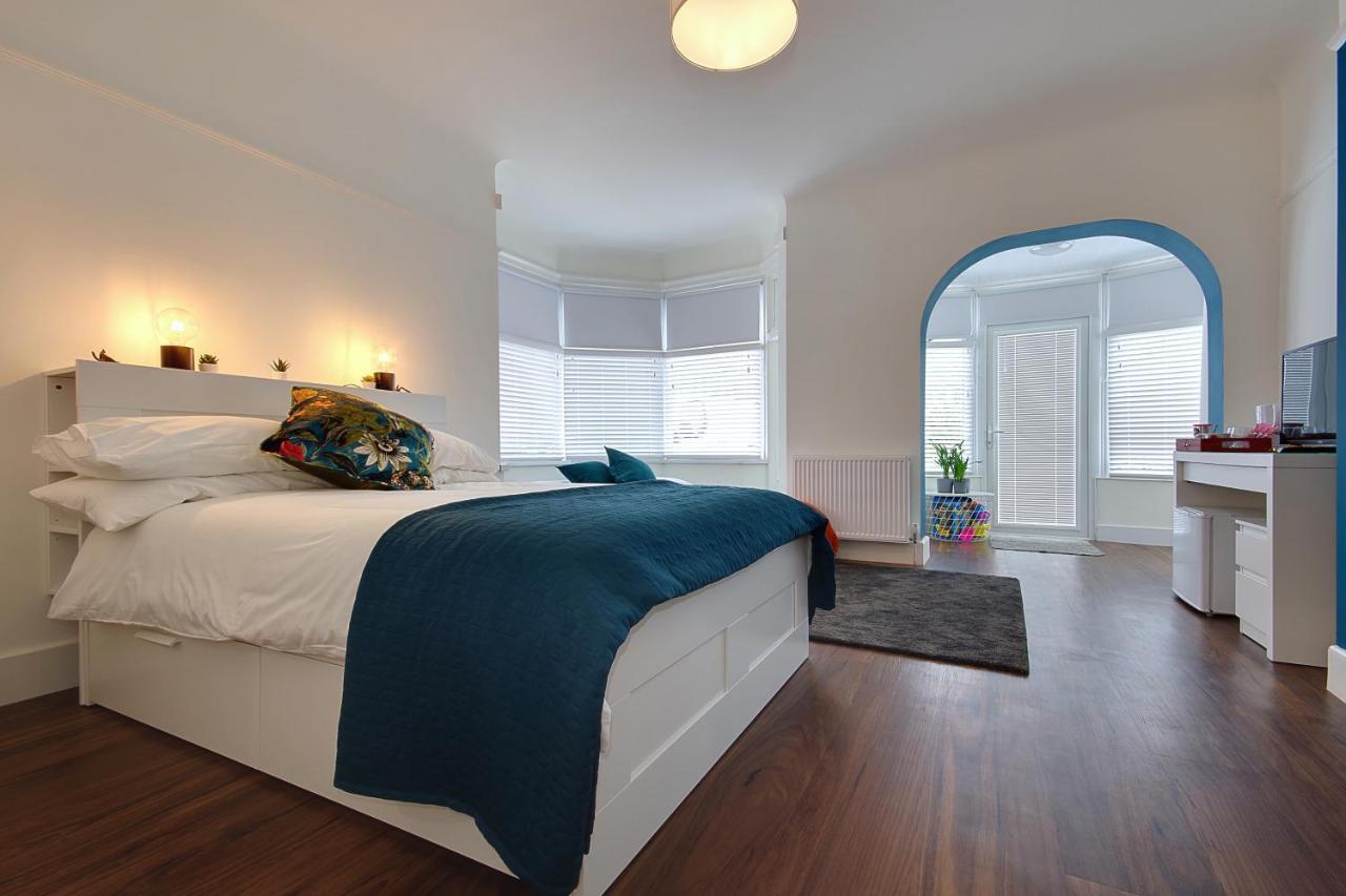 Large En-Suite By The Beach Борнмут Экстерьер фото