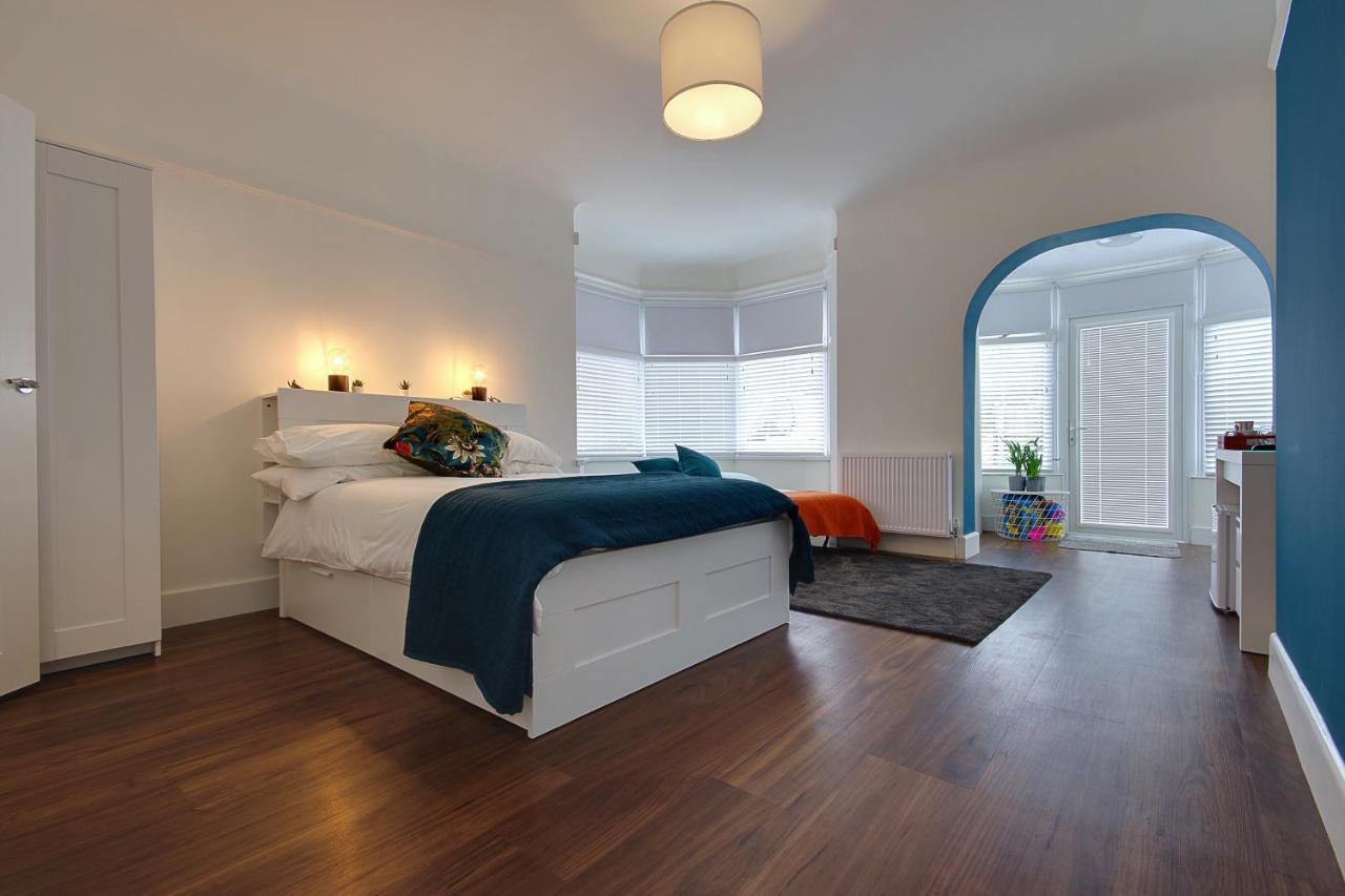 Large En-Suite By The Beach Борнмут Экстерьер фото